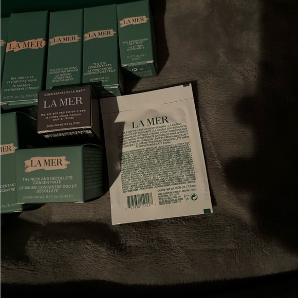 La Mer Skincare Collection with Teal Bag - Picture 6 of 7